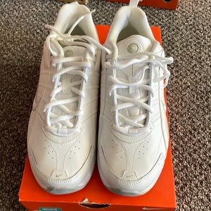 Nike womens T-lite VIII Lea in 8 wide